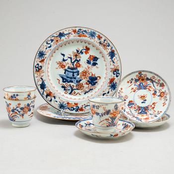 Three imari cups with saucers and two plates, Qing dynasty, Qianlong (1736-95).