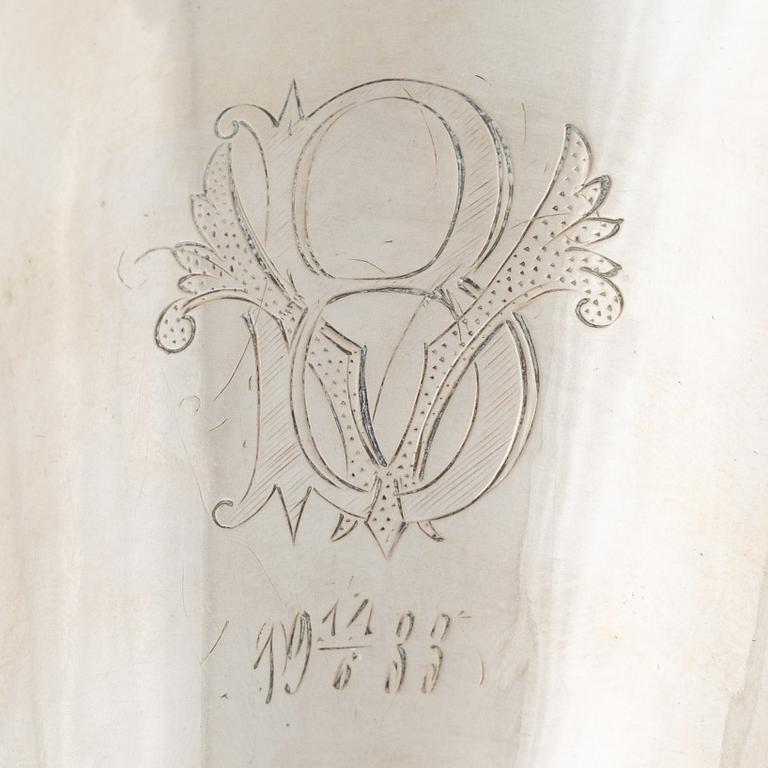 Erik Lemon, bägare, silver, Uppsala, 1761 samt Carl Fredrik Seseman, bägare, silver, Arboga 1814.