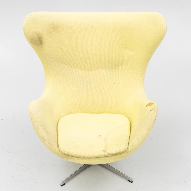 Arne Jacobsen, a swivel easy chair, 'The Egg', Fritz Hansen 1992.