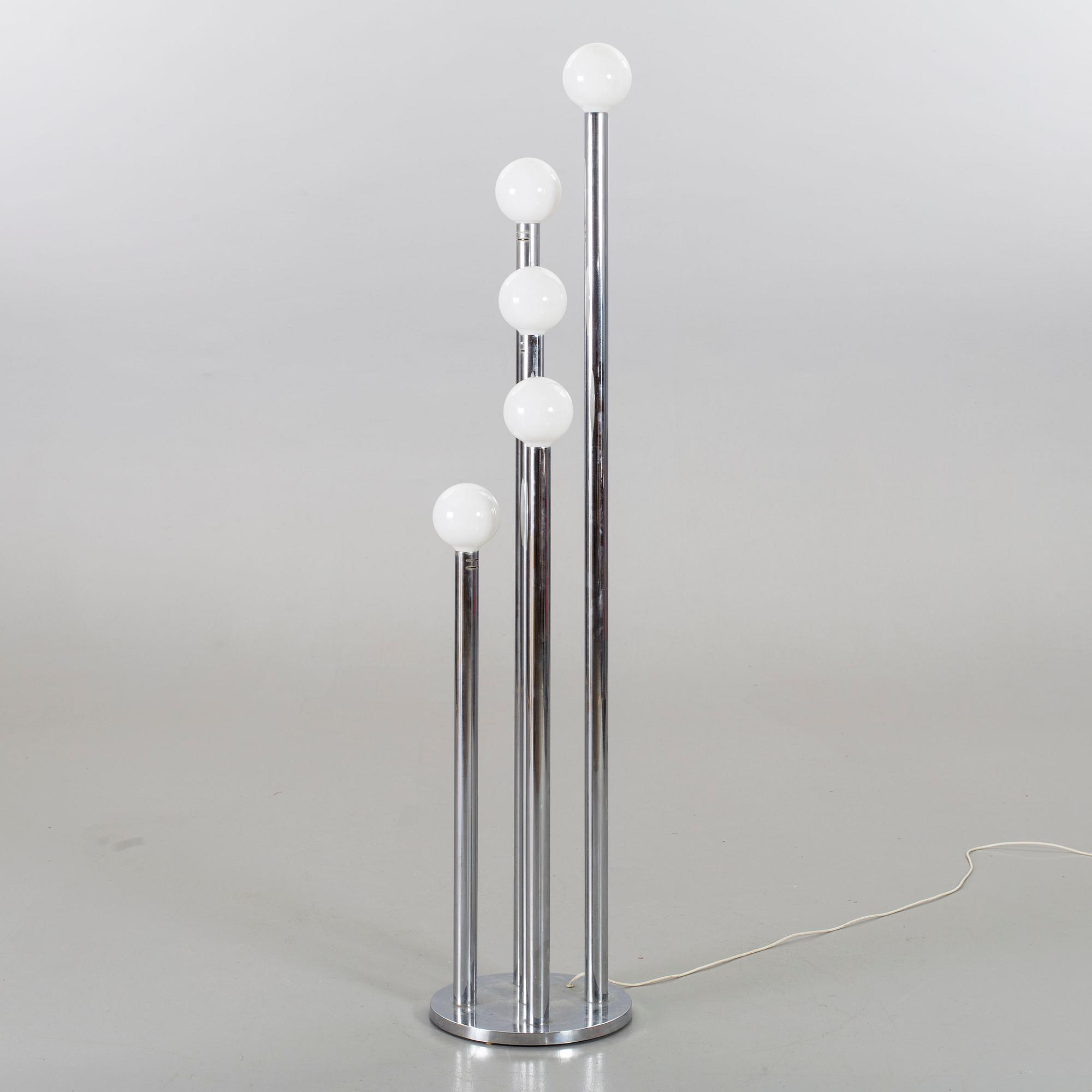 An 80s floor lamp.