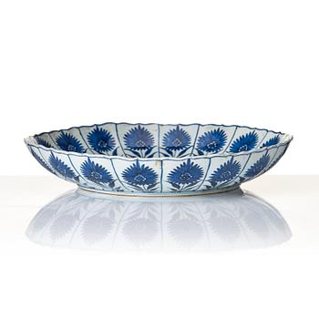 A blue and white 'Aster dish', Qing dynasty, Kangxi (1662-1722).