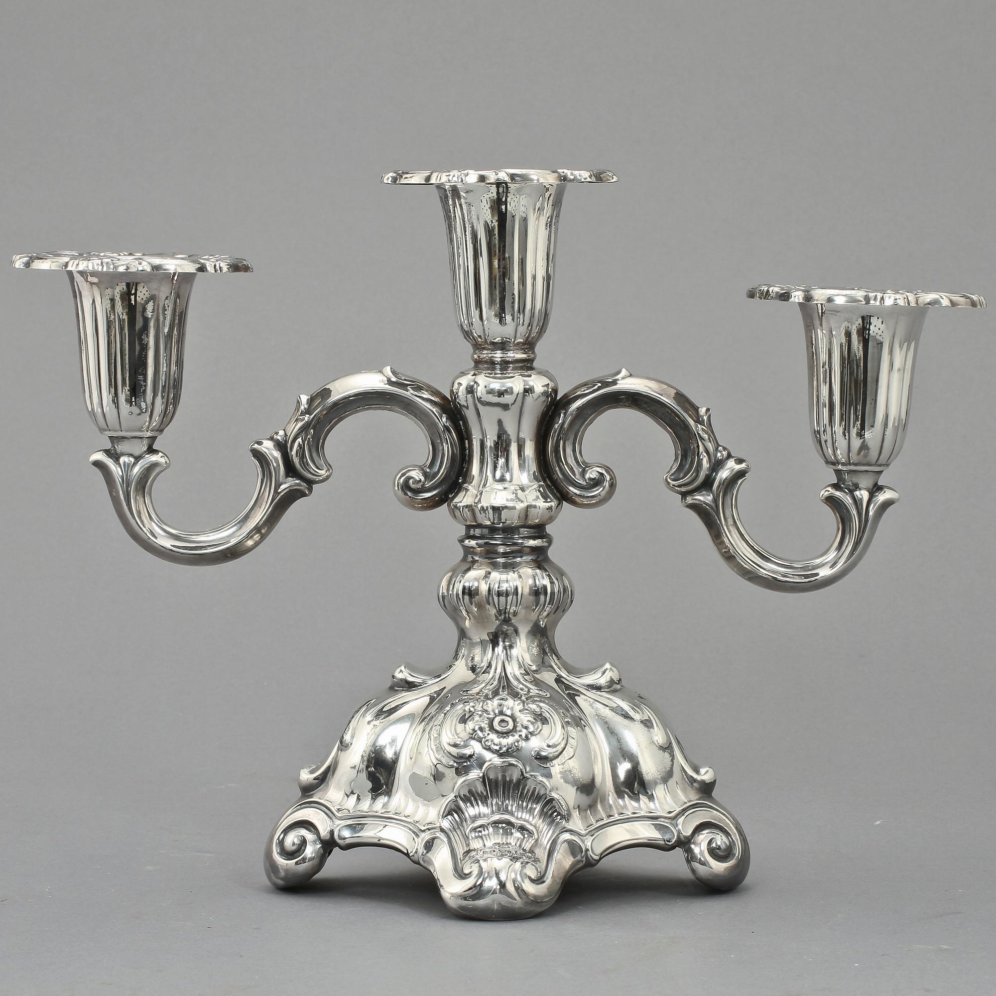 KANDELABER samt LJUSSTAKAR, ett par, CGH samt GAB, Stockholm, 1939 samt 1964. Tot vikt 785 g.