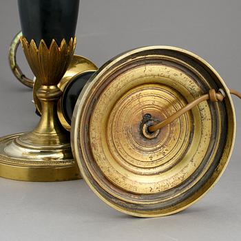 BORDSLAMPOR, ett par, empirestil, 1900-talets första kvartal.