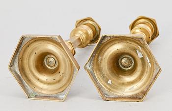 LJUSSTAKAR, ett par, mässing, 1800-tal.