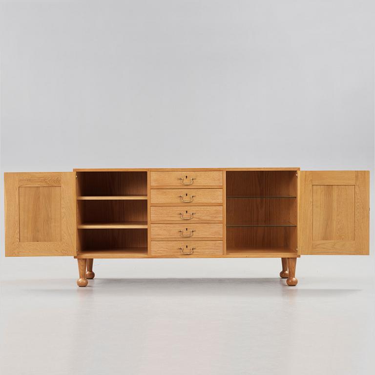 Josef Frank, an elm and mahogany sideboard, Svenskt Tenn, model 727, probably 1960's.