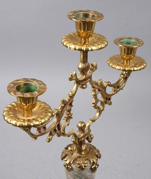 KANDELABRAR, ett par, oscariansk stil, 1900-talets mitt.