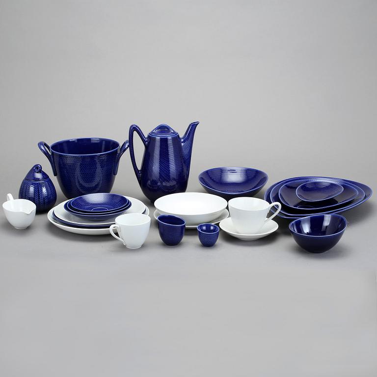 MATSERVIS, 69 delar, porslin, "Blå eld", Hertha Bengtsson, Rörstrand.