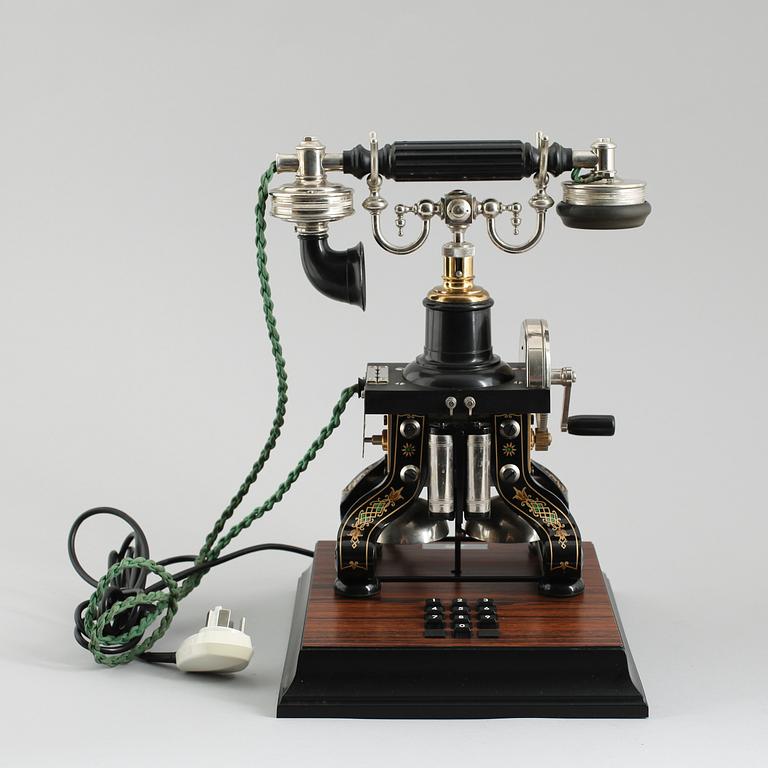BORDSTELEFON, jubileumsmodell efter "Taxen", LM Ericsson, 1900-talets senare del.