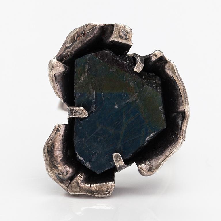 Reino Saastamoinen, Sormus, sterlinghopeaa ja spektroliitti. Helsinki 1970.