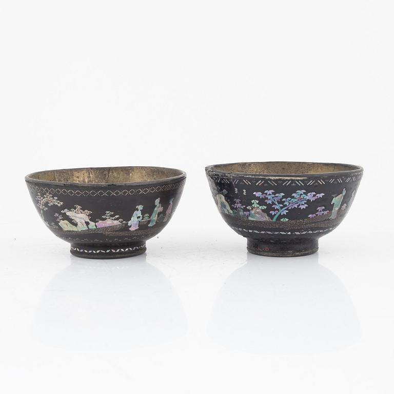 A pair of Chinese lac burgaute bowls, Qing dynasty, 18th century.