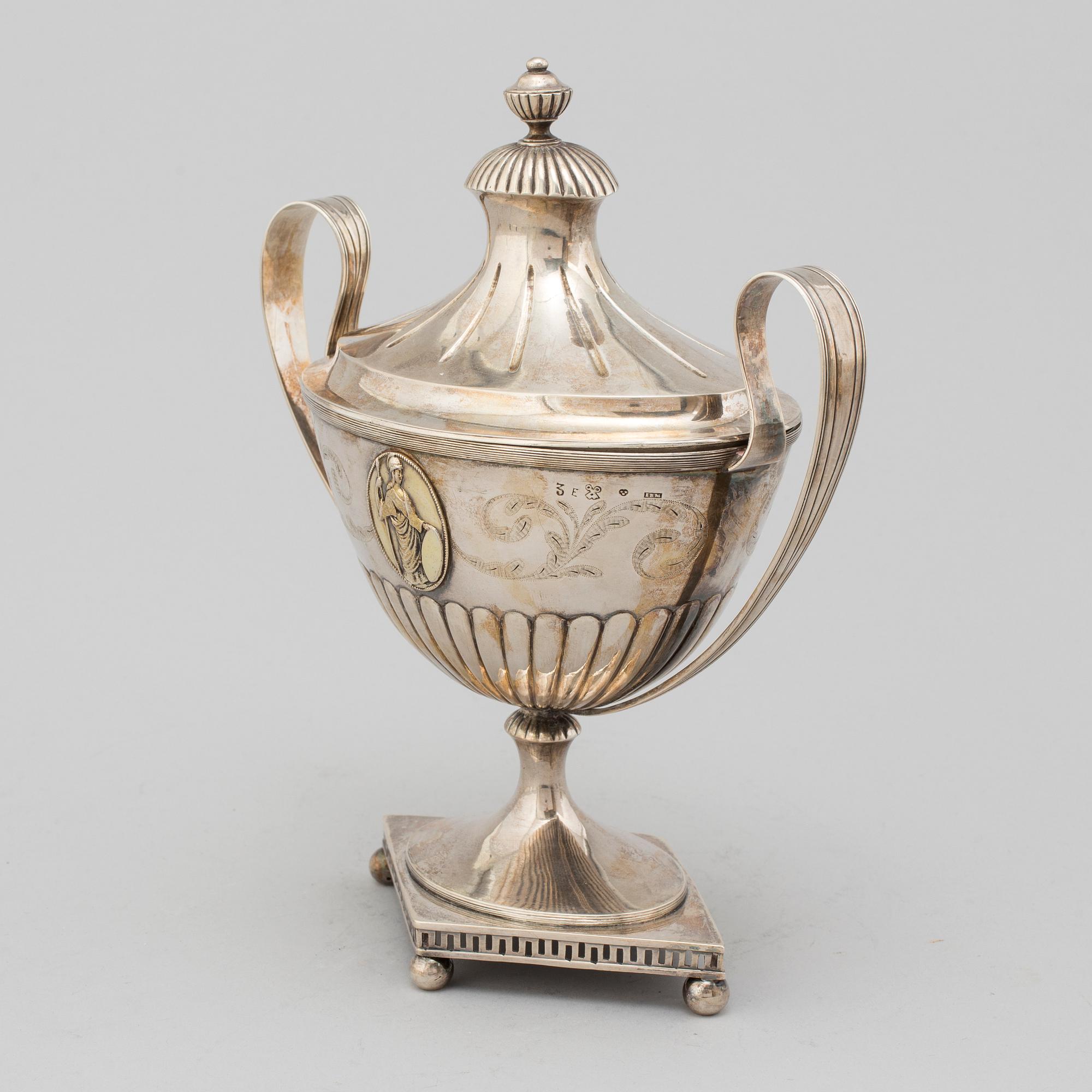 A silver sugar bowl by Johan Bergman Luleå, 1811.