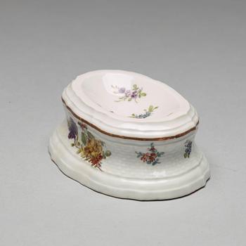 A Meissen salt, 18th century.