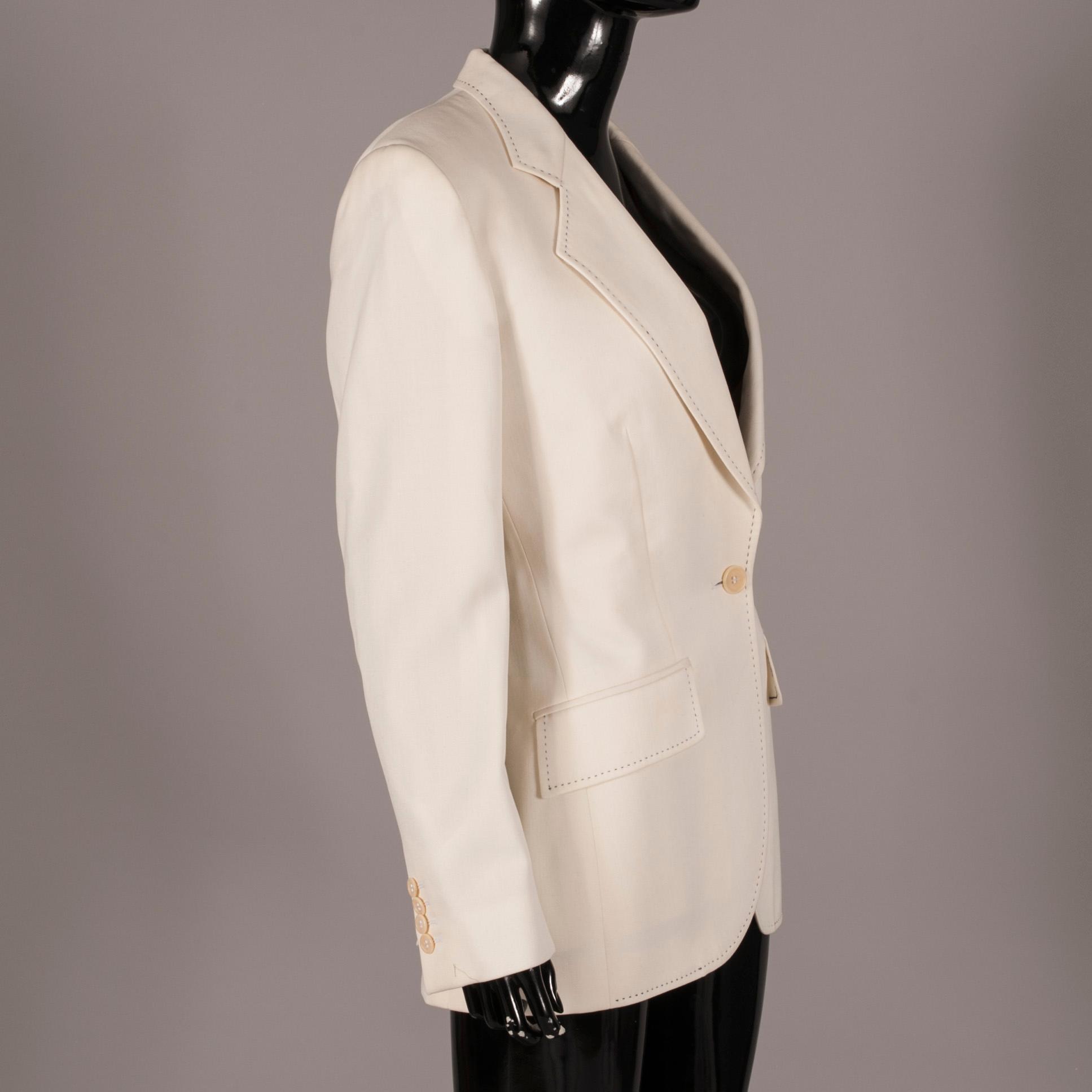 BLAZER, Chloé.