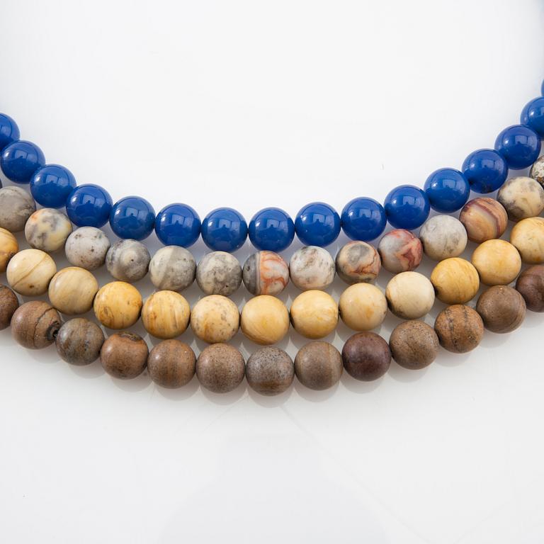 Ole Lynggaard, clasp in 18K gold with 4 pieces of stone necklace.