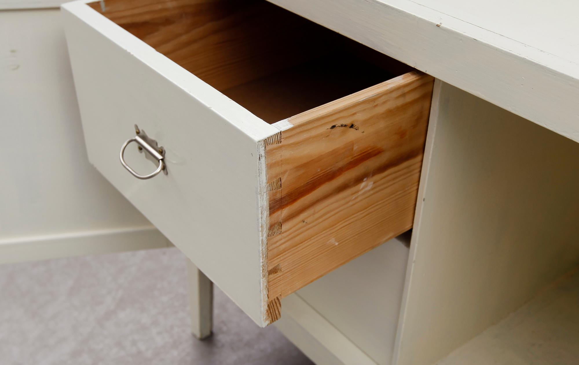 LÄKARSKÅP, 1900-talets första hälft.