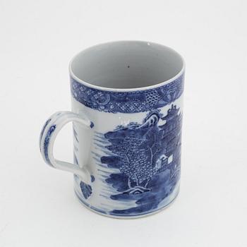 A large blue and white tankard, Qing dynasty, Qianlong (1736-95).