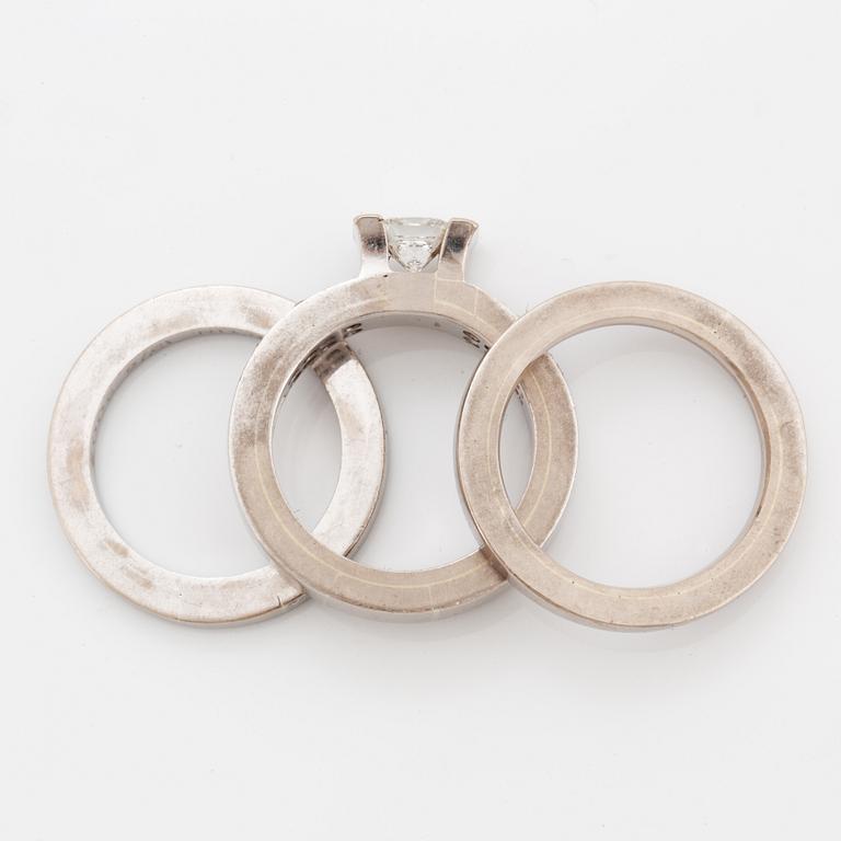 Rolf Karlsson, Three rings, 18K white gold with princess-cut and brilliant-cut diamonds, and two band rings.