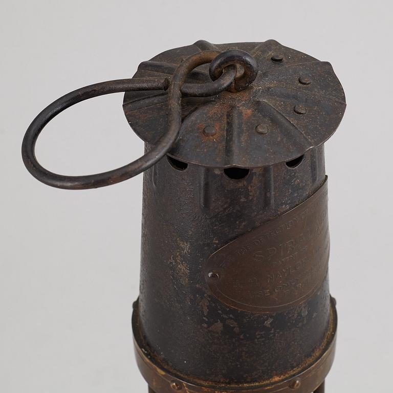 A miners lantern "Spiralarm", England, 20th Century.