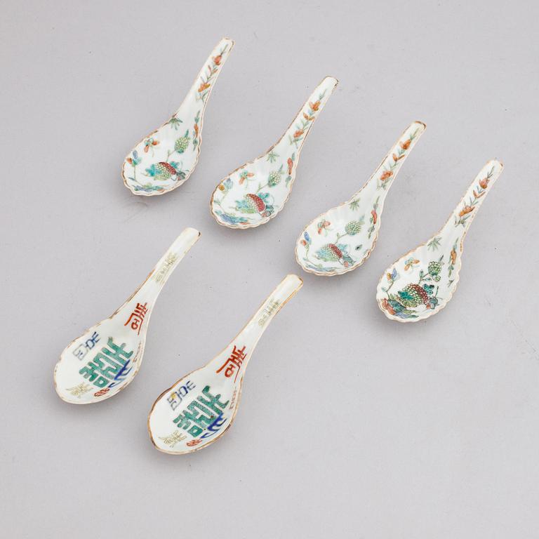 A set of six Chinese porcelain spoons, around the year 1900.