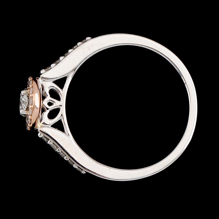 RING, 14K vitguld/roséguld, diamanter tot ca 0.50 ct.