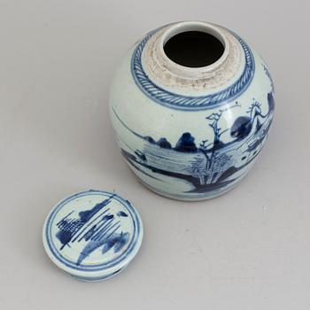 A blue and white jar, Qing dynasty, 19th Century.