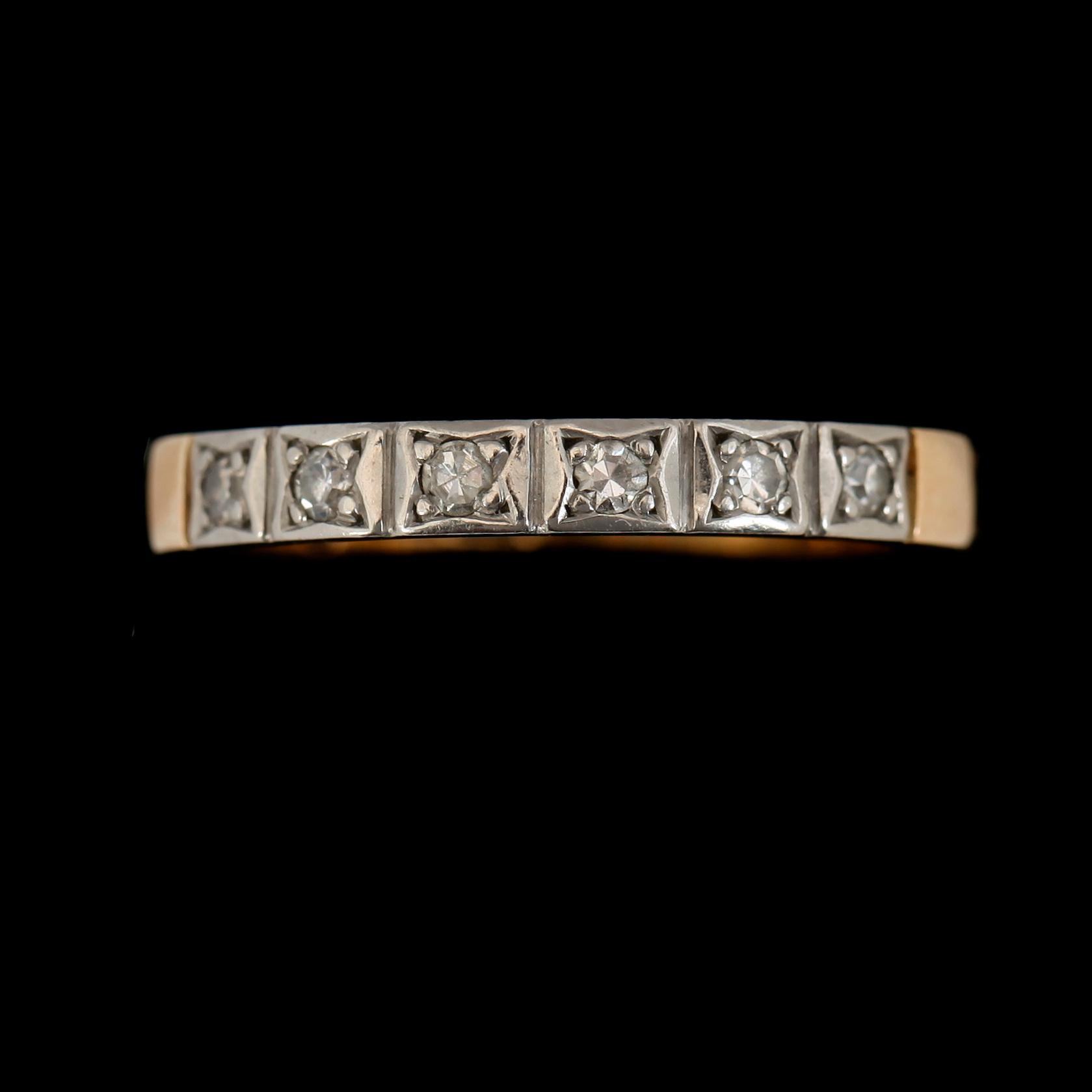 RING, 18 K guld, åttkantslipade diamanter.