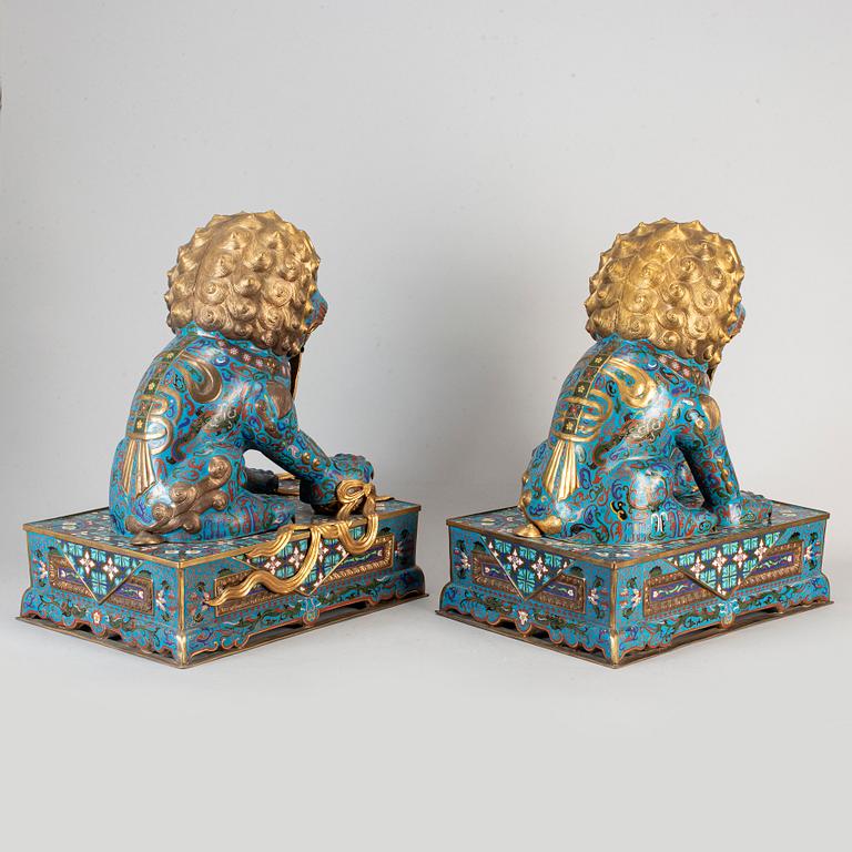 A pair of cloisonne buddhist lions, China, modern manufactory.