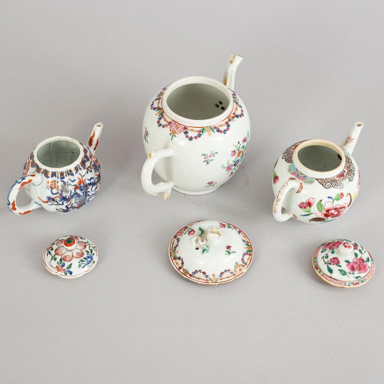 A set of three Chinese Export tea pots with covers, Qing dynasty, Qianlong (1736-95).