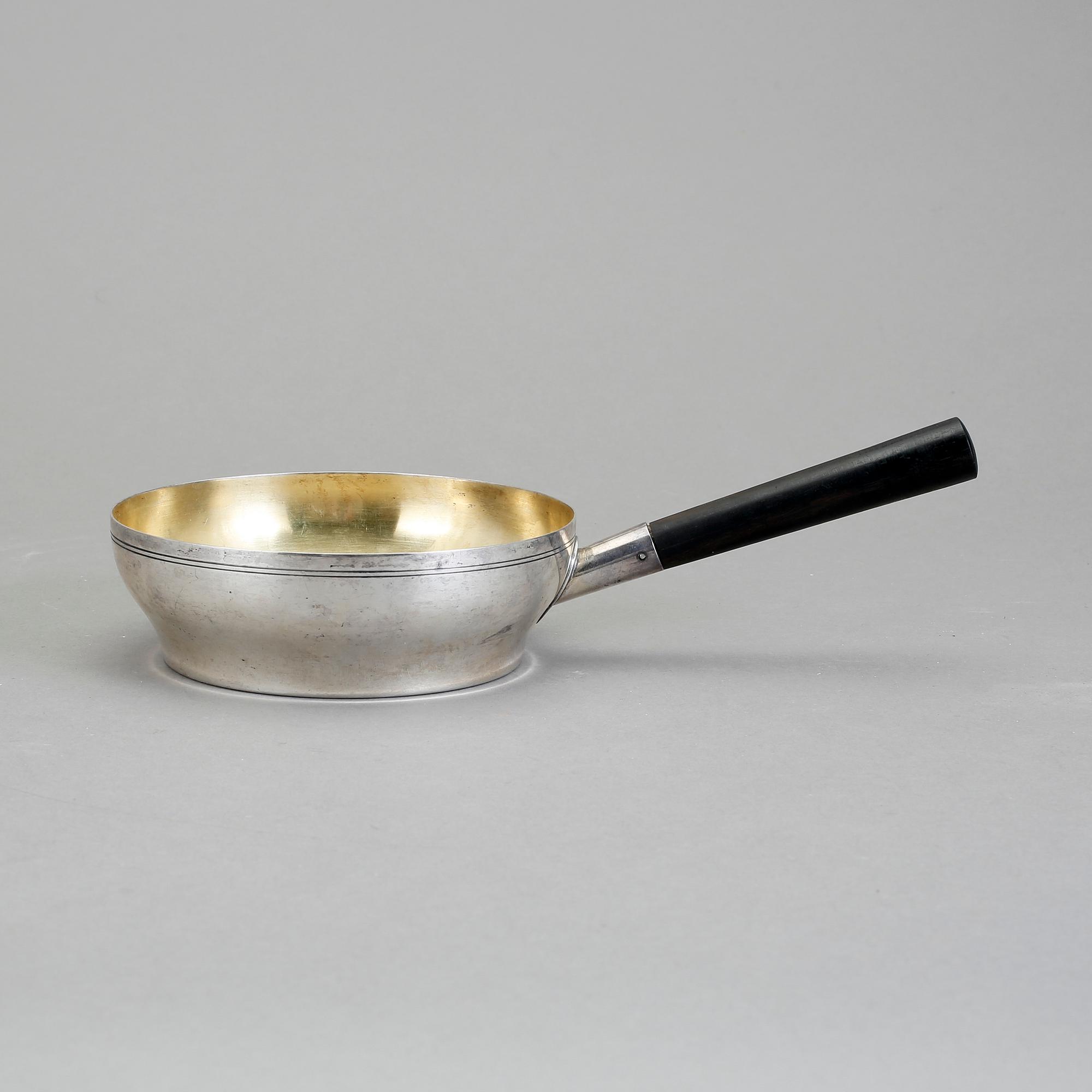 KAROTT, silver, CG Hallberg, Stockholm 1910. Vikt ca 297 gram.