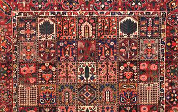 A carpet, Bakhtiari, around 342x 300.