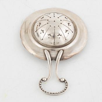 Tea strainer with bowl, sterling silver, Georg Jensen, Copenhagen 1933-1944+tray, silver, Jörgen Jensen, Stockholm 1924.