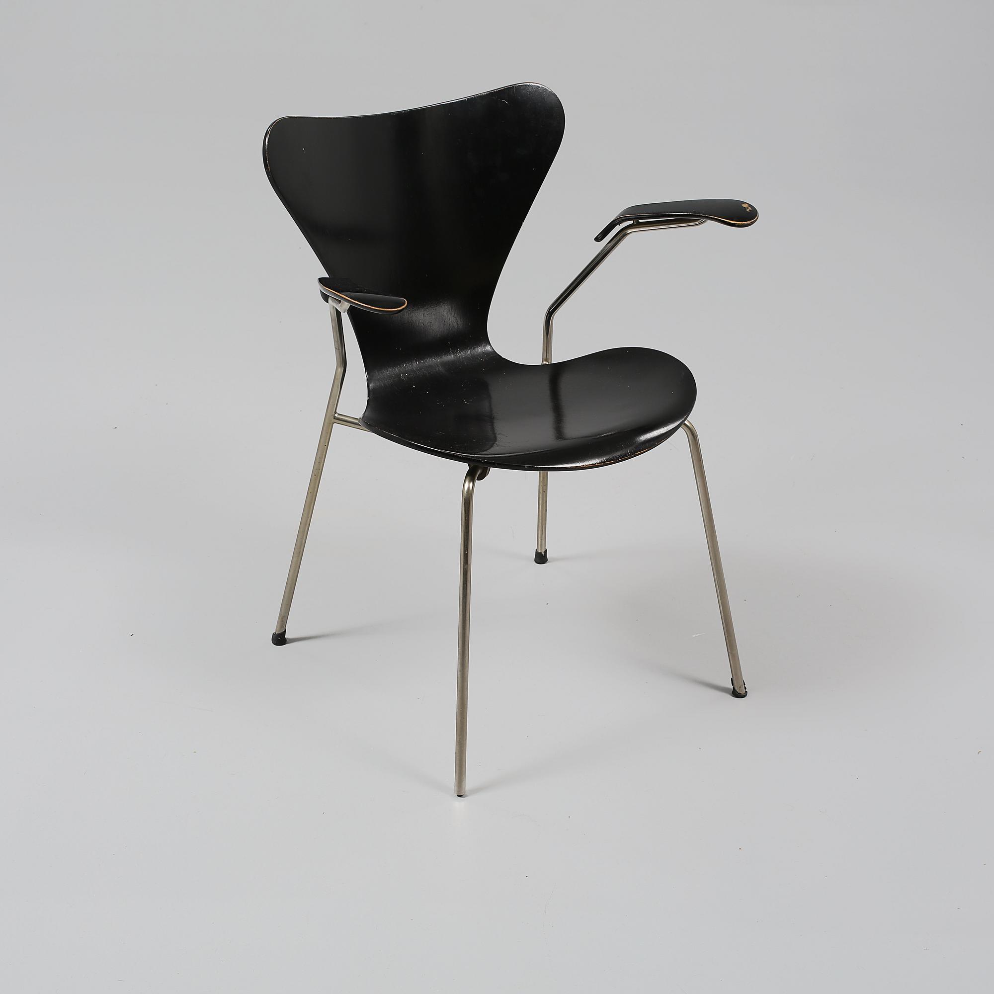 KARMSTOL, "Sjuan", Arne Jacobsen för Fritz Hansen, modell formgiven 1955.