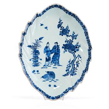 1132. A Chinese Export blue and white leaf shaped dish, Qing dynasty, Qianlong (1736-1795).