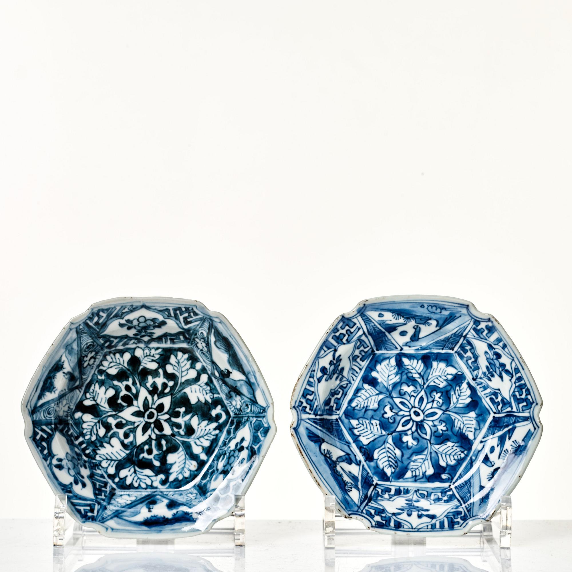 A set of 12 blue and white kraak dishes, Ming dynasty, Wanli (1572-1620).