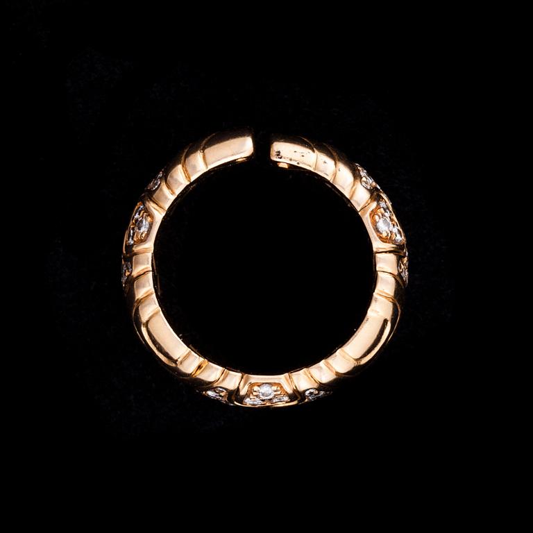 RING, 18K guld, diamanter. Bulgari. Vikt ca 14 g.