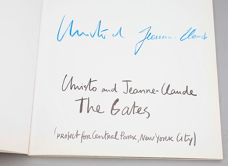 BÖCKER, 2 st, Christo and Jeanne-Claude, signerade. Samt Peggy Guggenheims samling från Venedig, signerad 19:e dec, 1966.