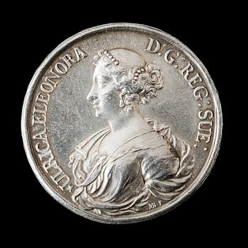 MEDALJ, Karl XI och hans gemål drottning Ulrika Eleonora. Utförd av A. Meybusch ca 1680. Silver 4,7 cm 56,3 g.