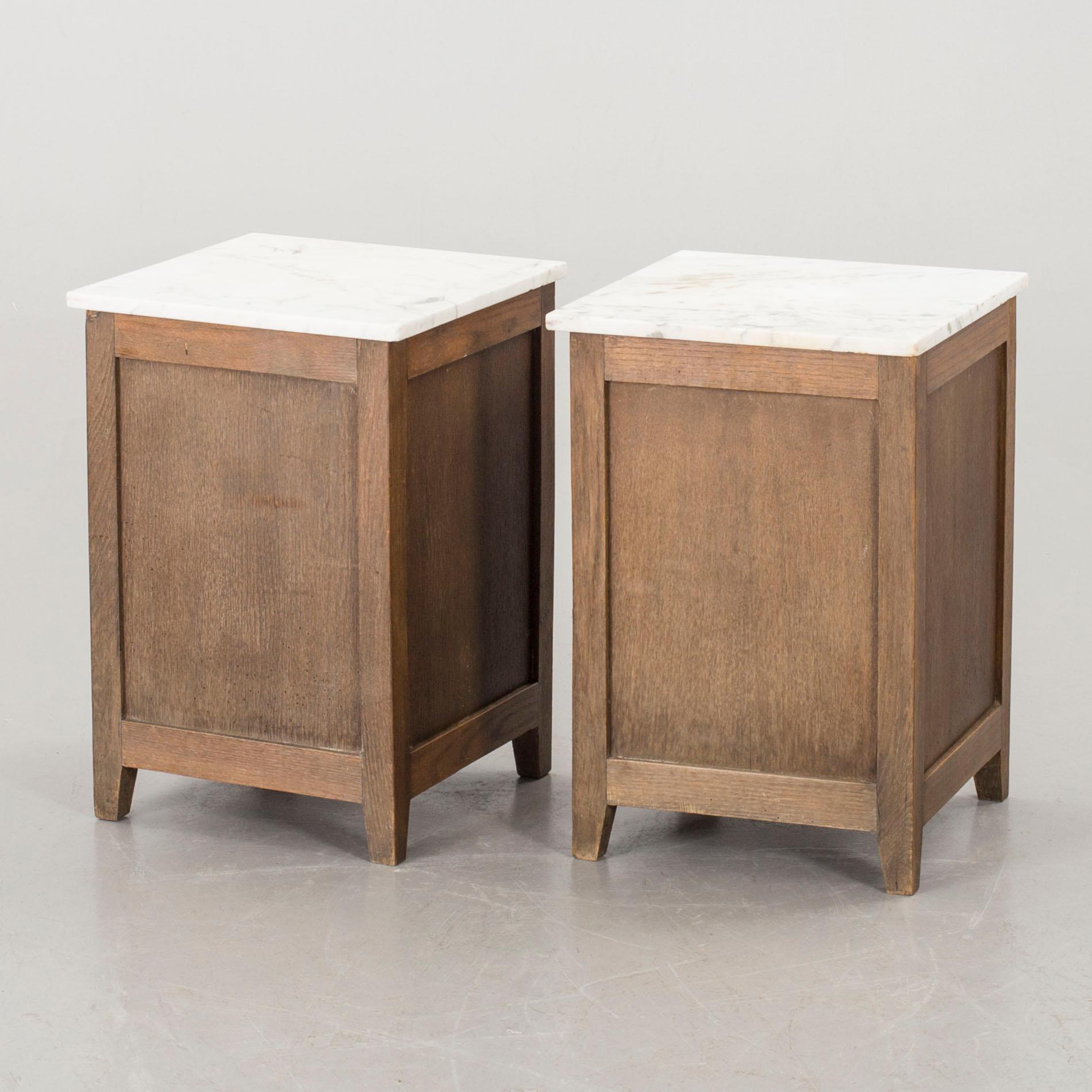 A PAIR OF BEDSIDE TABLES.