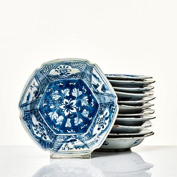 A set of 12 blue and white kraak dishes, Ming dynasty, Wanli (1572-1620).