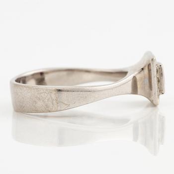 Ring, 18k white gold with a carré-cut ruby and brilliant-cut diamonds.