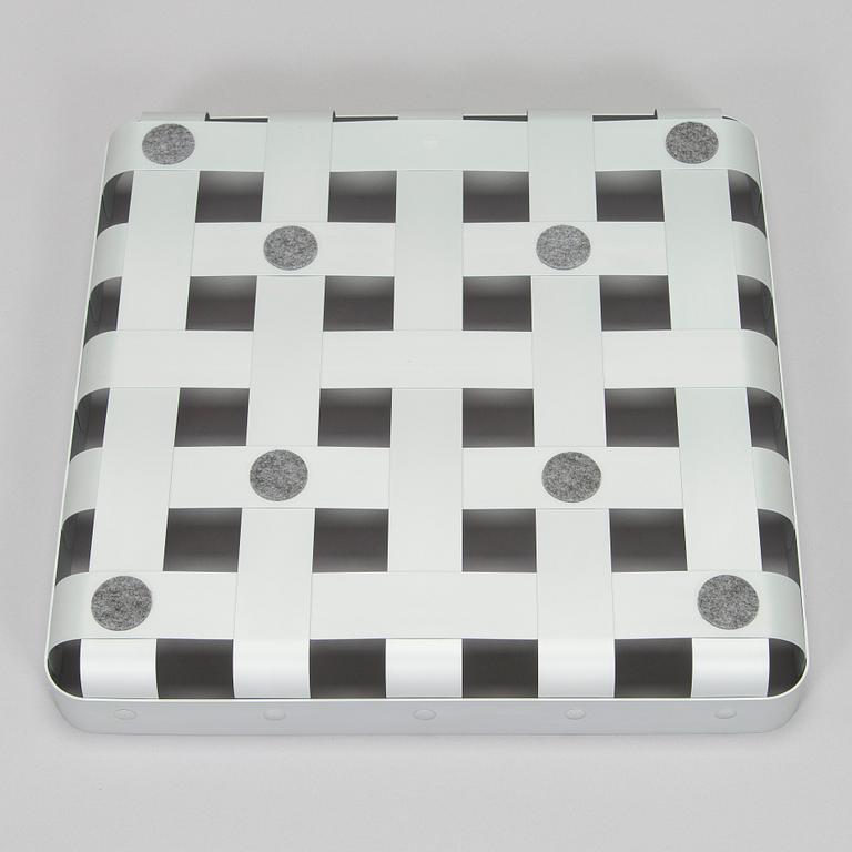 Eero Aarnio, kori, malli EA06 B "CrissCross", Alessi, 2013.