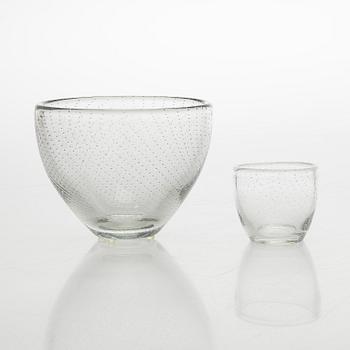 Gunnel Nyman, vaser, 2 st, modell "GN 2" och "GN 4". Signerad G. N. Nuutajärvi Notsjö -51.