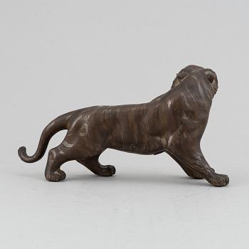 A Japanese bronze okimono in the shape of a tiger, Meiji period (1868-1912), late 19th century. Signed 'Mitani'.