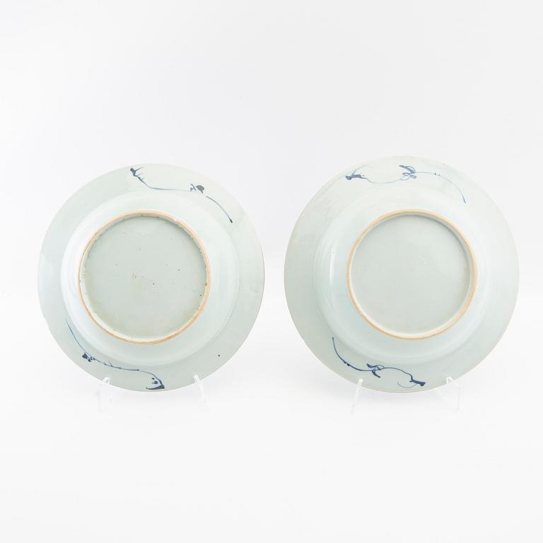 Deep plates 6 pcs and berry plates 2 pcs China Qianlong (1736-95) porcelain.