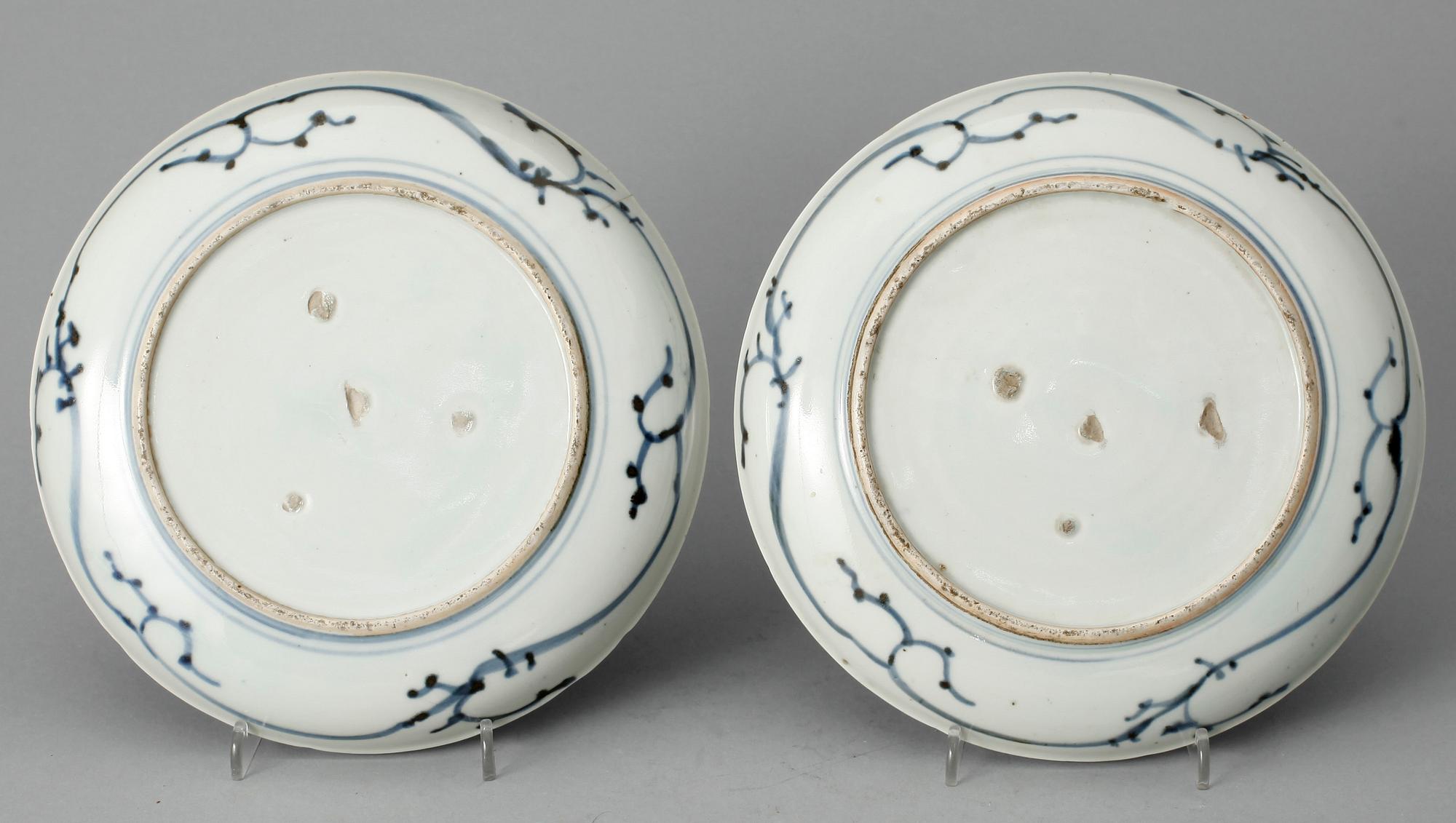 TALLRIKAR, ett par, porslin, Japan 1800-tal.
