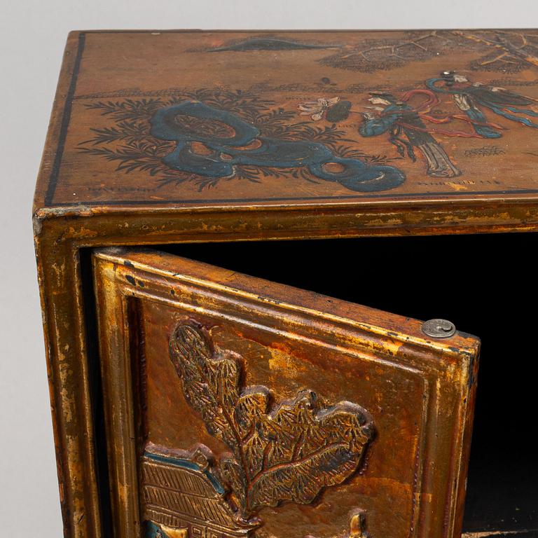 A pair of chinese cabinets, 20th Century.