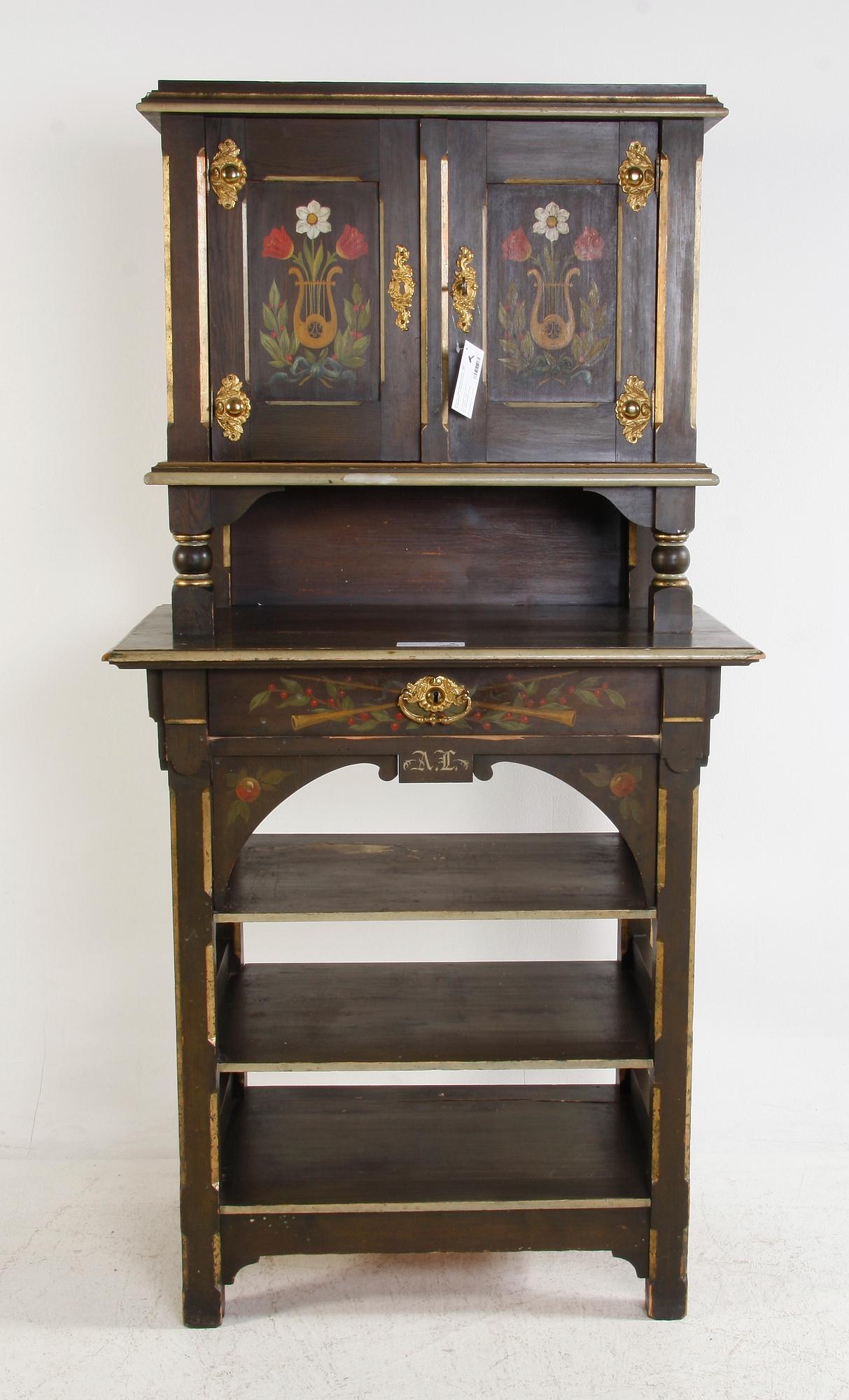 SERVERINGSBORD MED ÖVERSKÅP, tidigt 1900-tal.