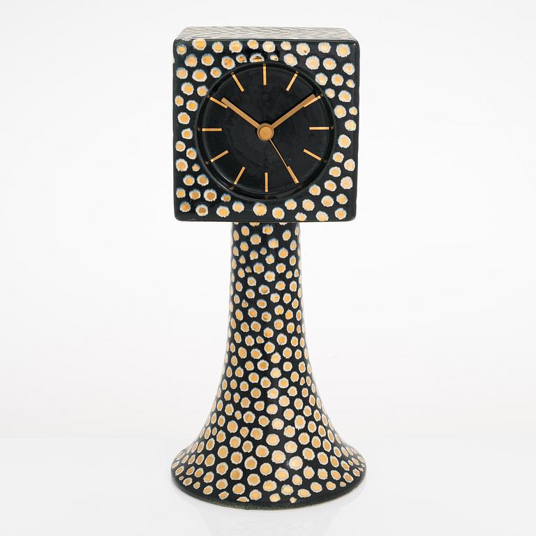 Birger Kaipiainen, a stoneware table clock signed Kaipiainen.