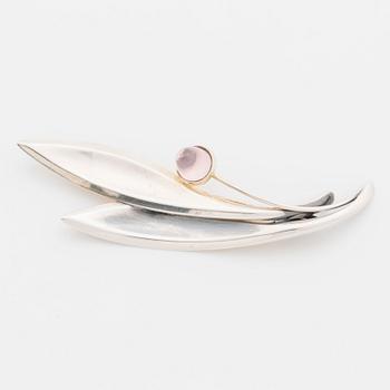 BROOCH, silver and rose-quartz, Finnish hallmarks, 1960s.