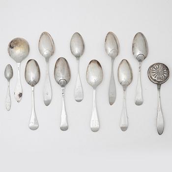 Skedar, 10 st och strösked, silver, Sverige, 1700/1800-tal.